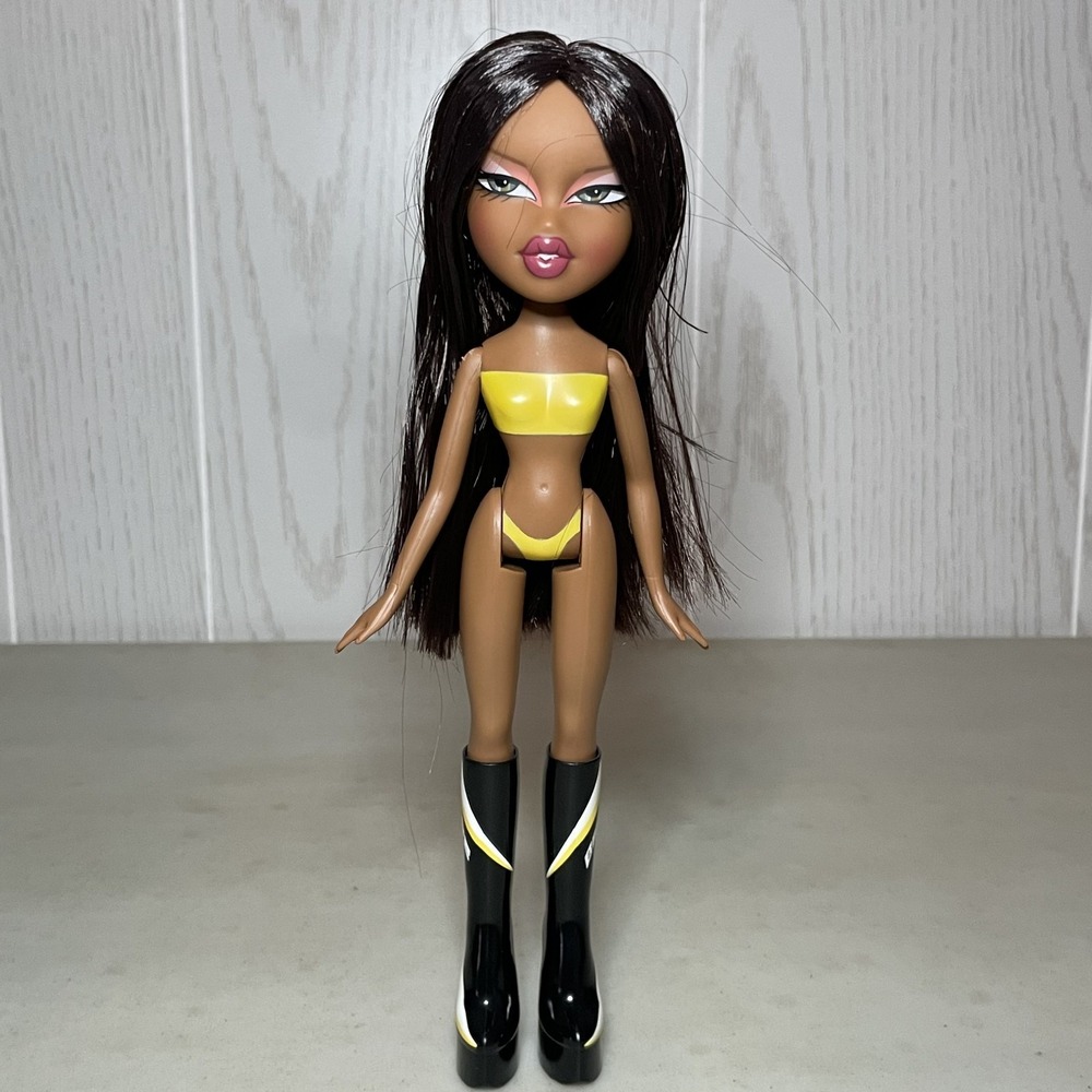 Bratz Scorchin Sasha Fashion Doll with Lipstick Heel Boots Brown Hair MGA